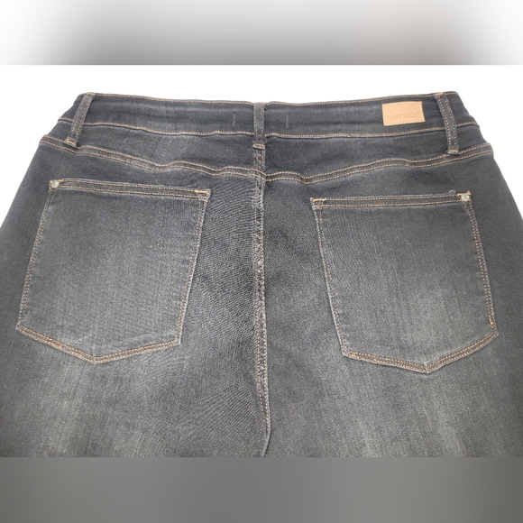 Judy Blue Black Ankle Cropped Jeans - Picture 10 of 11